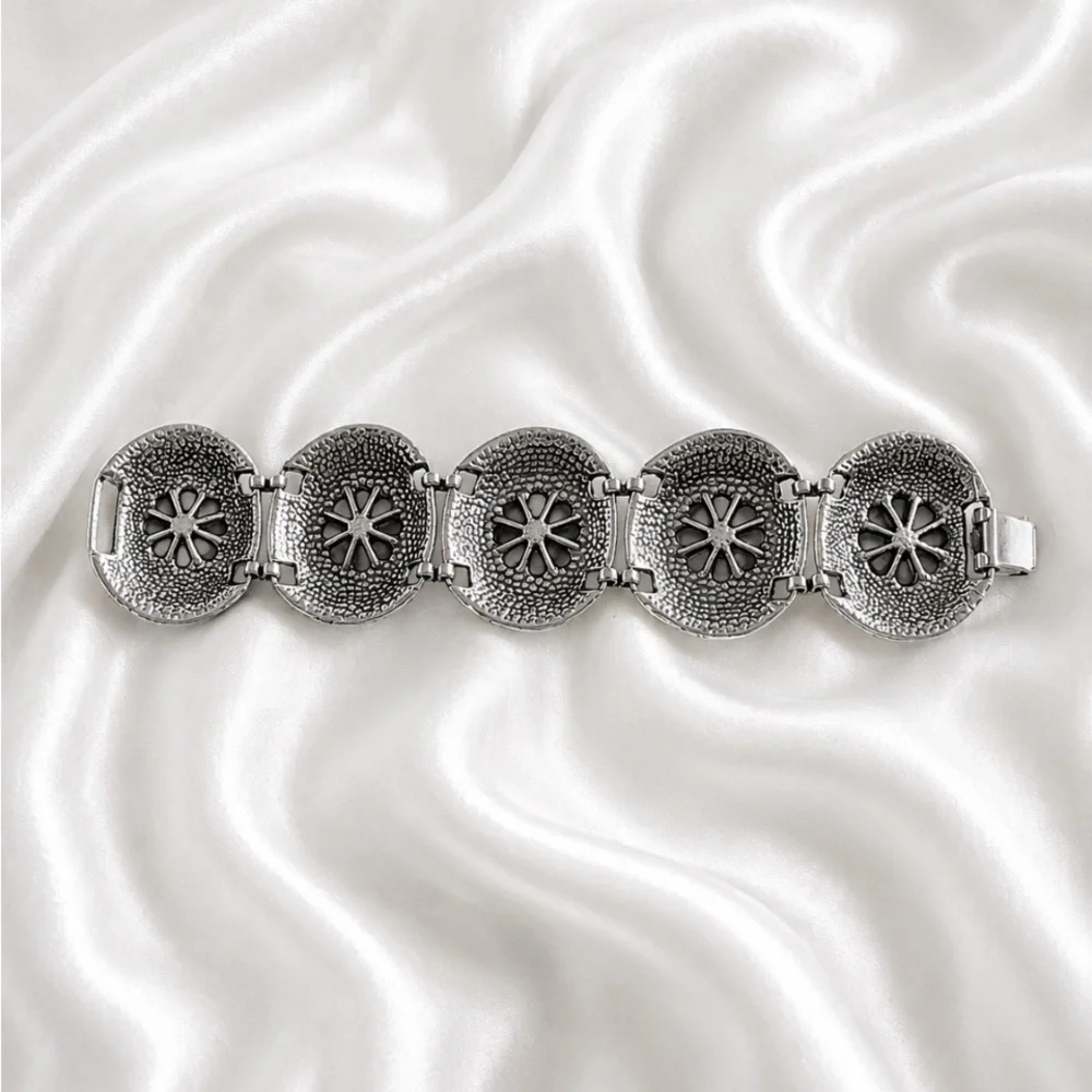 Vintage-Inspired Silver Tone Black Pearl Cabochon Statement Bracelet